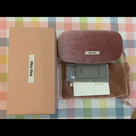 MIU MIU Sunglasses 😎 - Picture 2 of 6